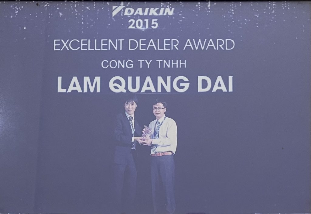 Excellent Dealer Award 2015 Lâm Quang Đại