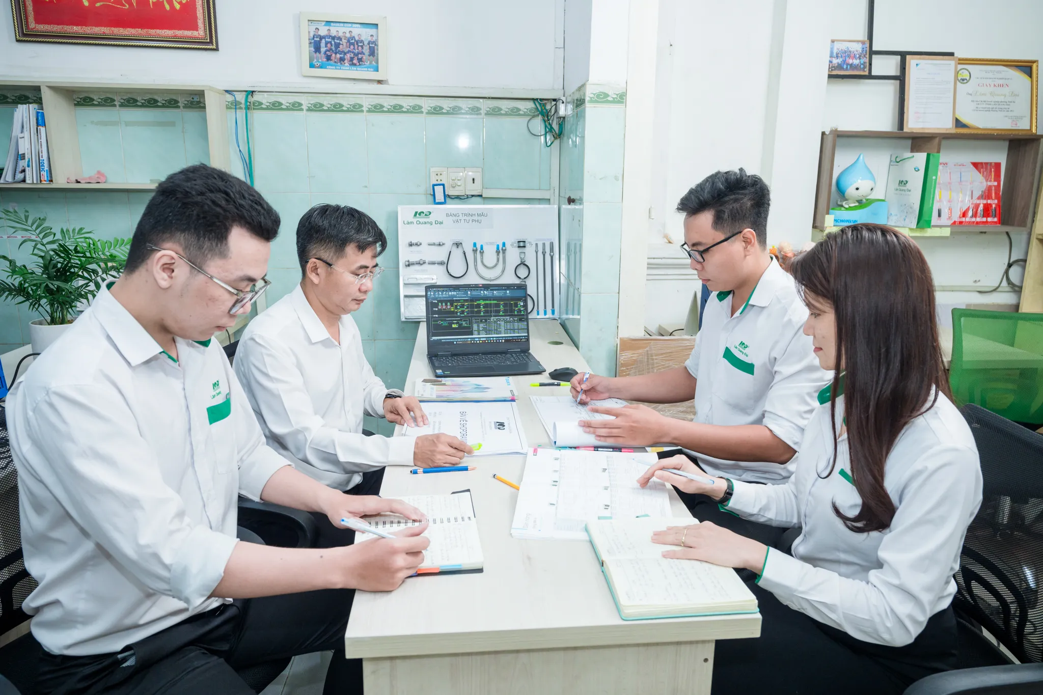 Tiếp nhận nhu cầu